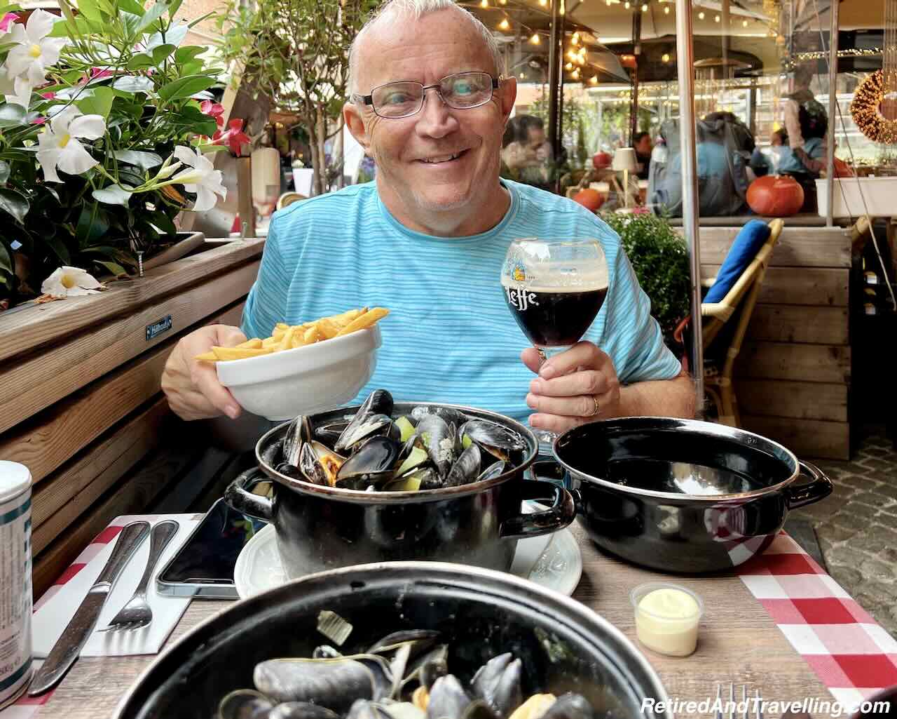 Mussels and Fries Dark Beer